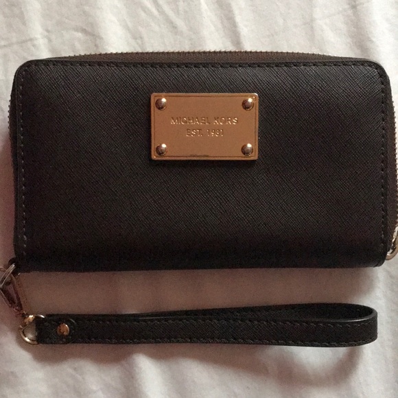 Michael Kors Handbags - Michael Kors Leather Zip Wristlet